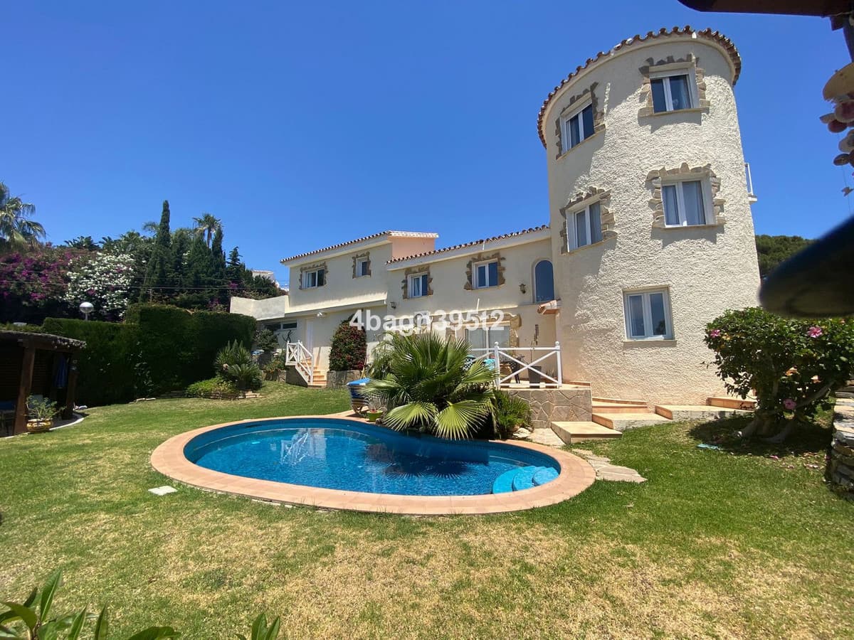 Detached Villa in El Faro — photo 1 of 10
