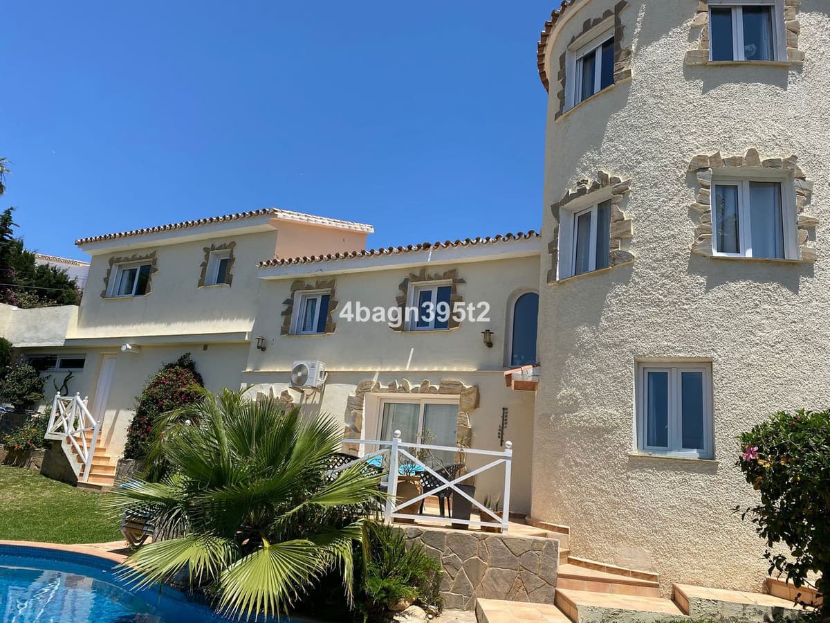 Detached Villa in El Faro — photo 2 of 10