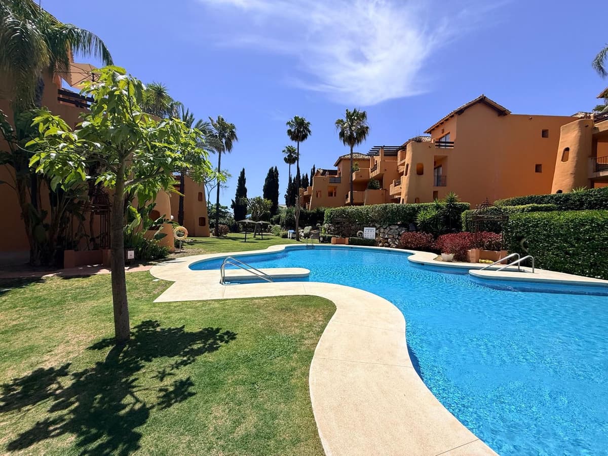 Middle Floor Apartment in Estepona — photo 2 of 10