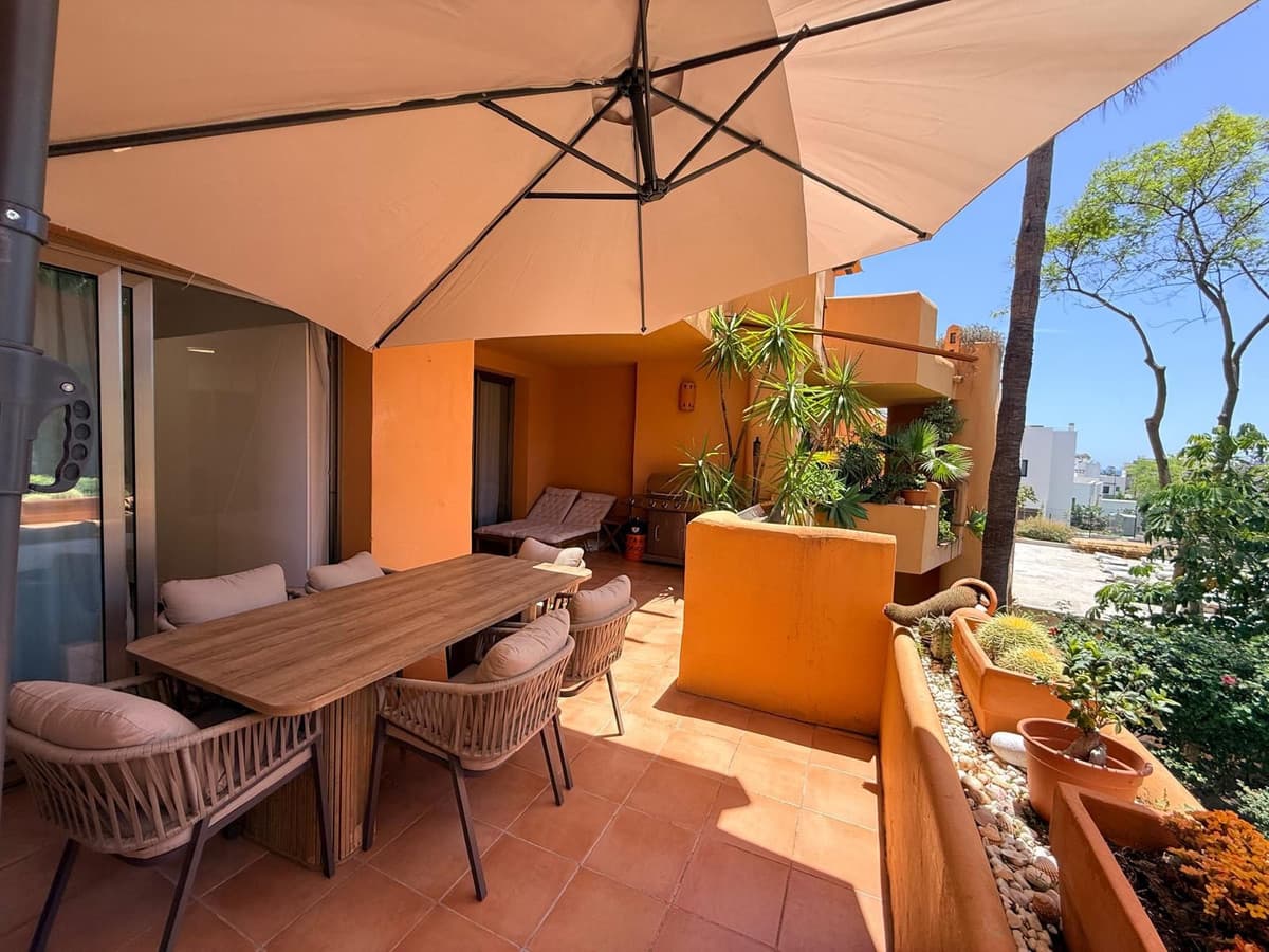 Middle Floor Apartment in Estepona — photo 3 of 10
