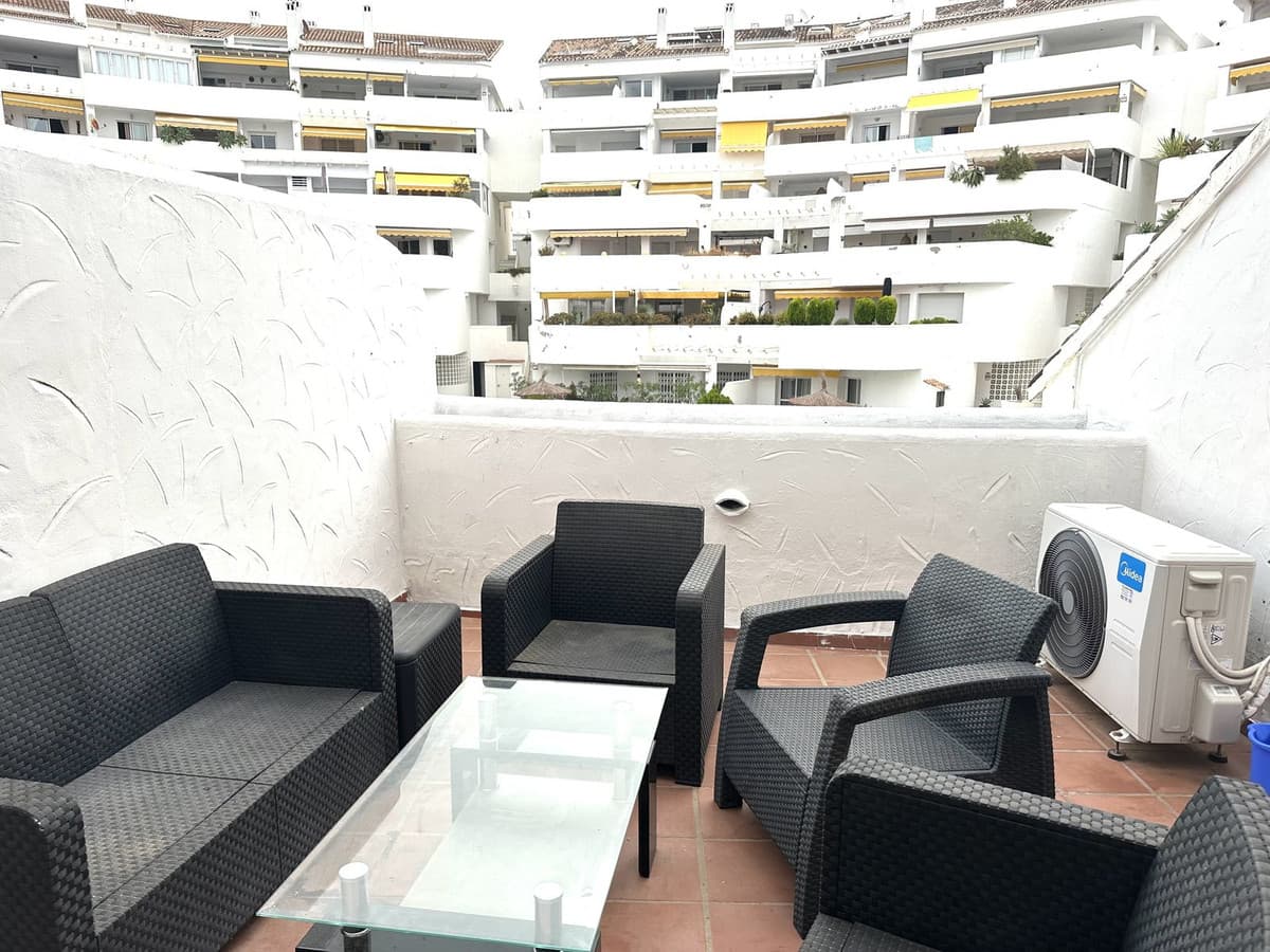 Middle Floor Apartment in Nueva Andalucía — photo 7 of 10