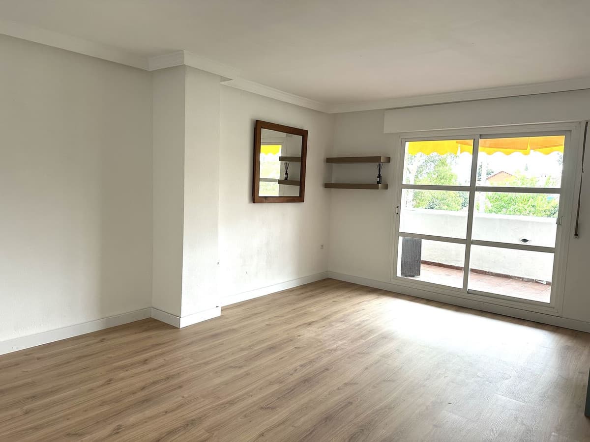Middle Floor Apartment in Nueva Andalucía — photo 8 of 10