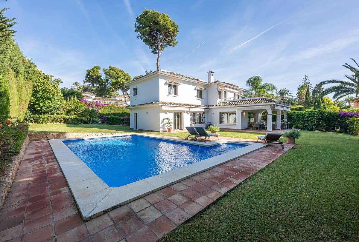 Detached Villa in Los Monteros — photo 1 of 10