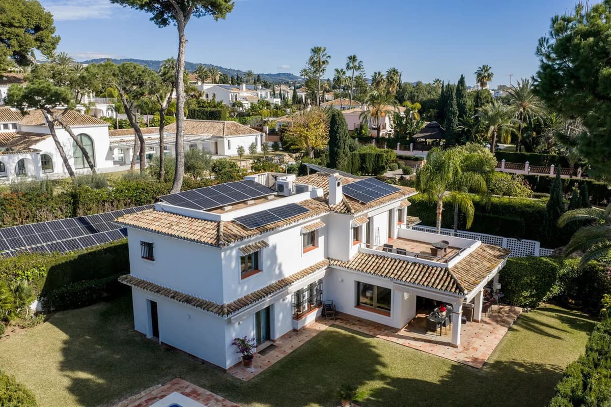 Detached Villa in Los Monteros — photo 2 of 10