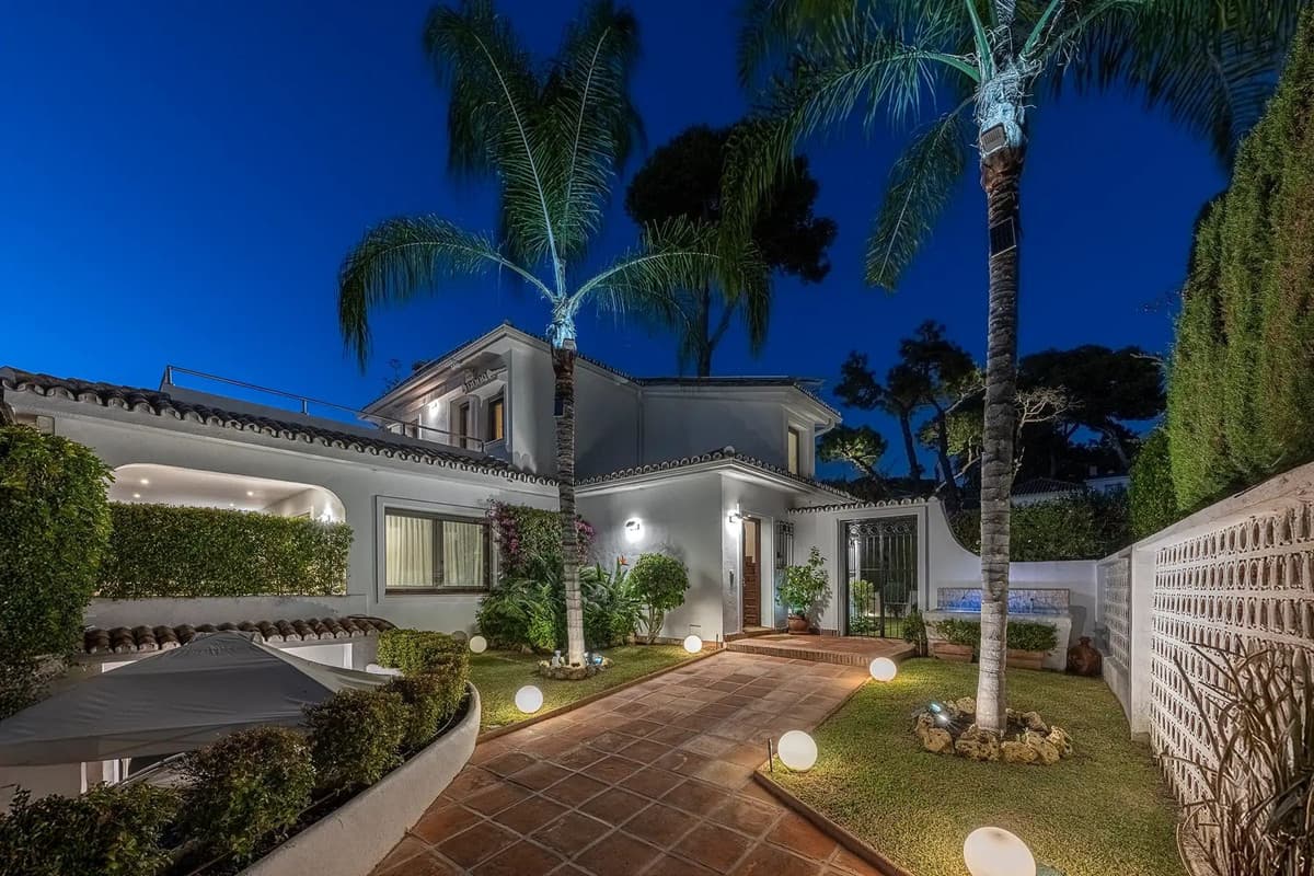 Detached Villa in Los Monteros — photo 6 of 10
