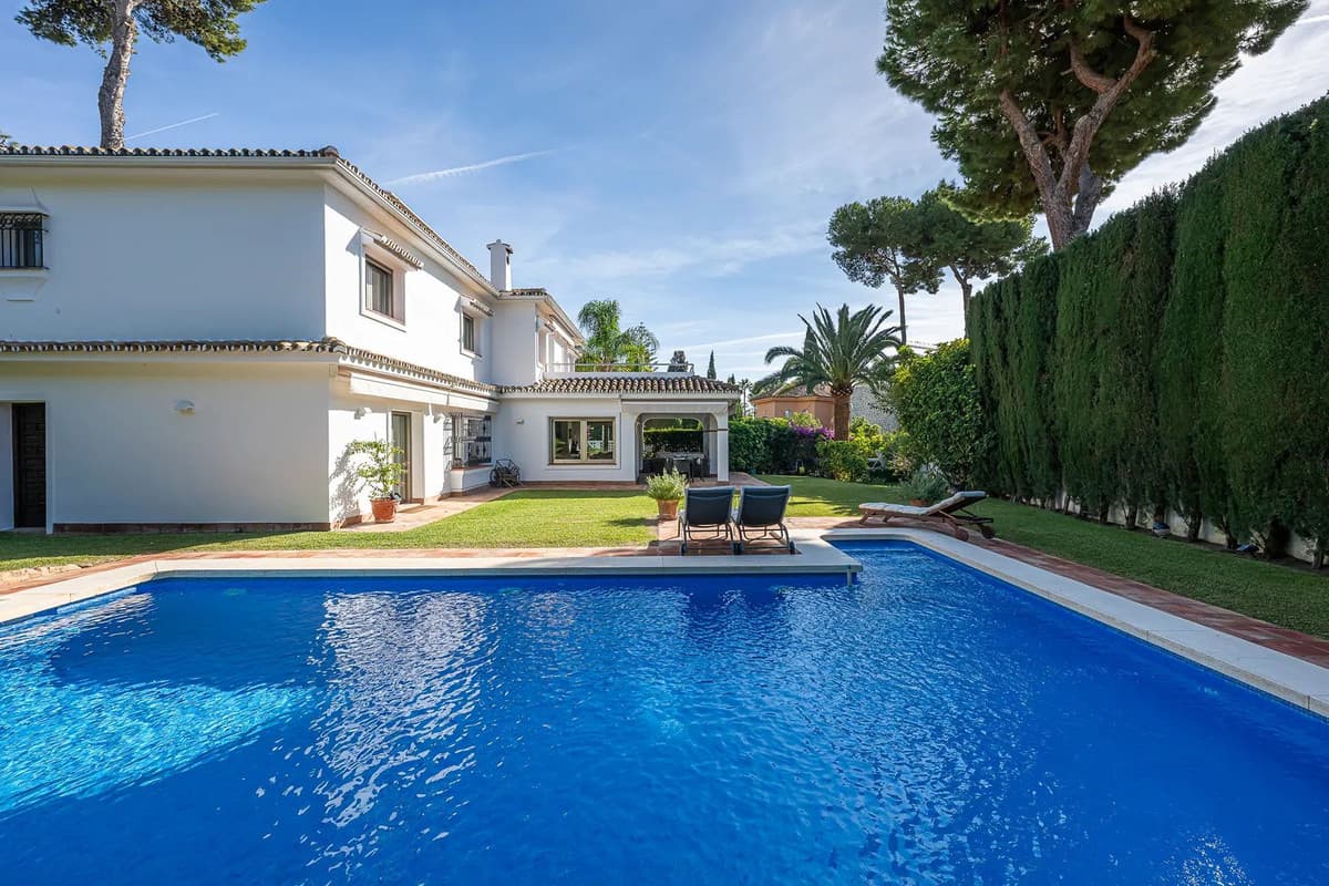 Detached Villa in Los Monteros — photo 9 of 10