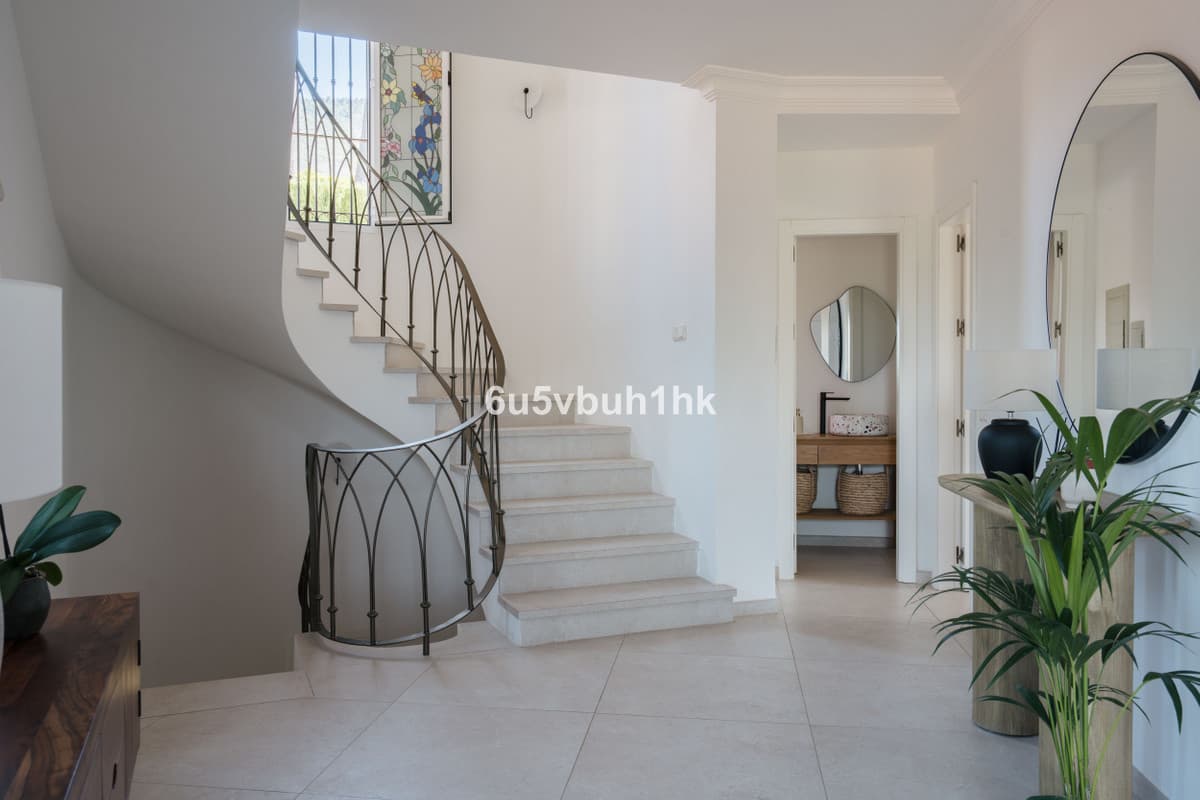 Detached Villa in Alhaurín de la Torre — photo 5 of 10