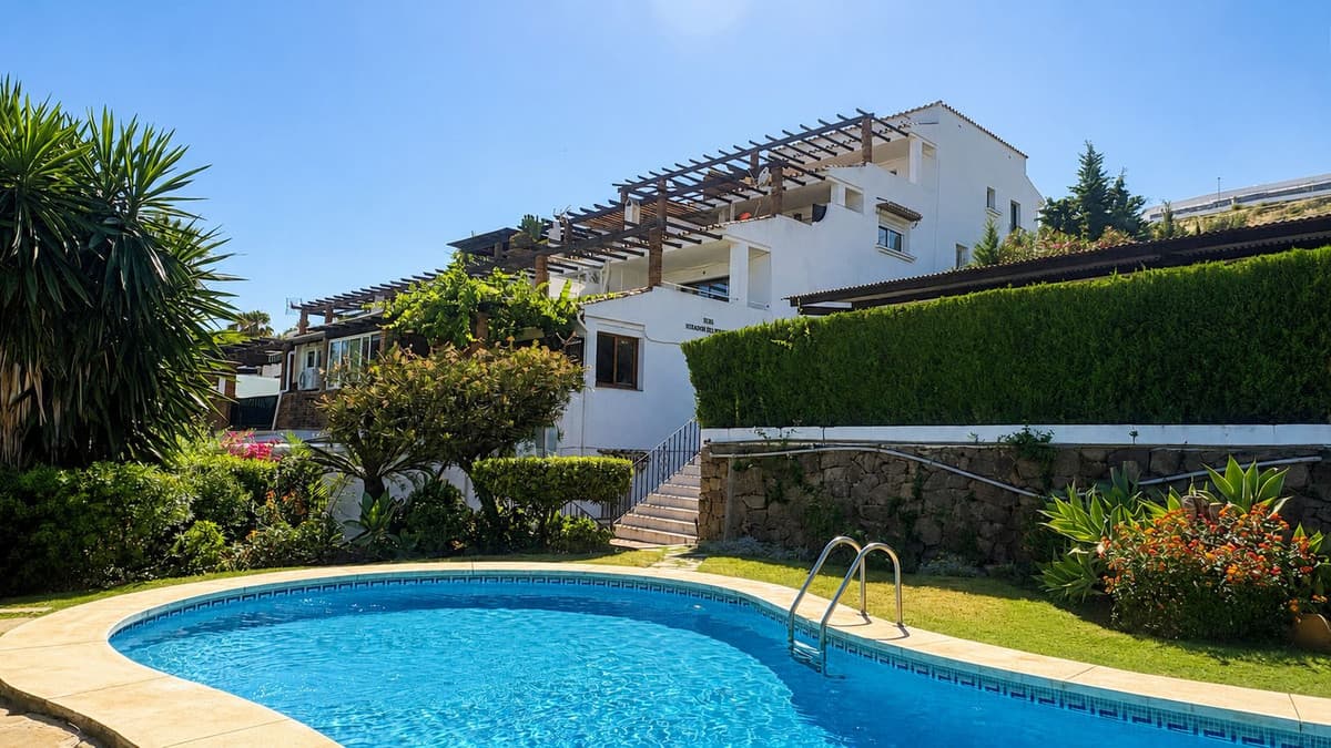 Middle Floor Apartment in Estepona — photo 1 of 10