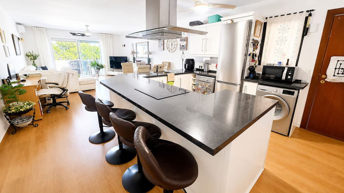 Middle Floor Apartment in Estepona — photo 5 of 10