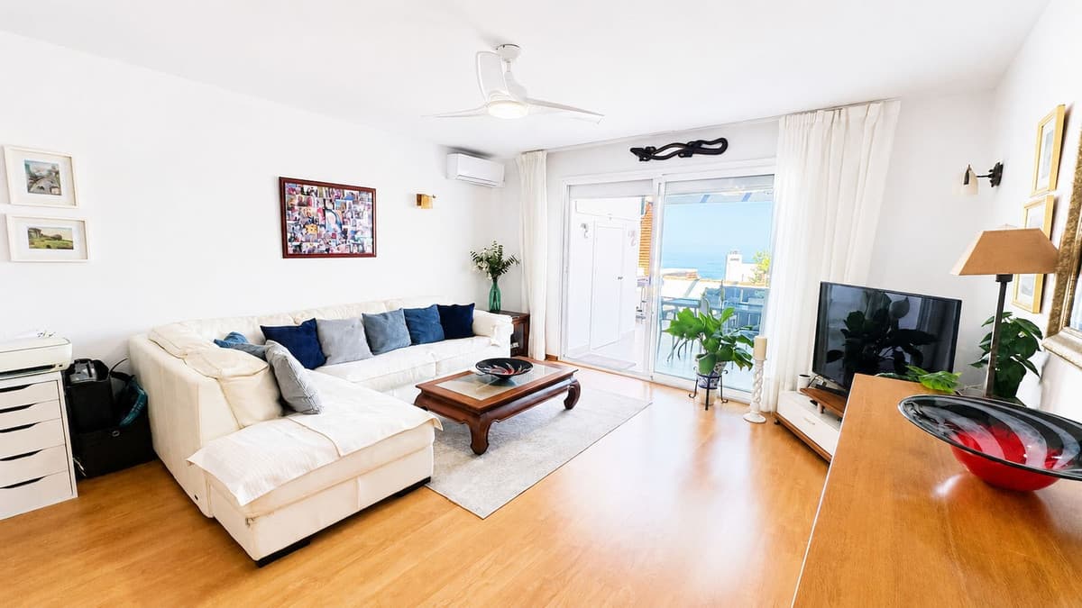 Middle Floor Apartment in Estepona — photo 7 of 10