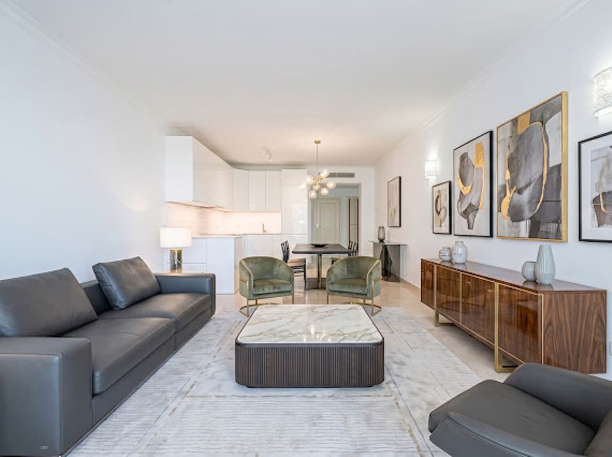Middle Floor Apartment in La Quinta — photo 5 of 10