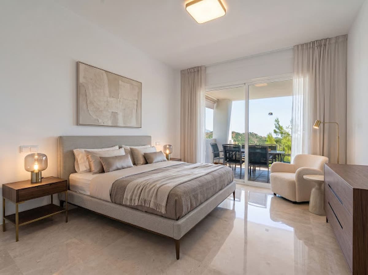 Middle Floor Apartment in La Quinta — photo 6 of 10
