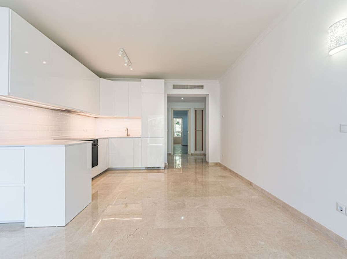 Middle Floor Apartment in La Quinta — photo 7 of 10