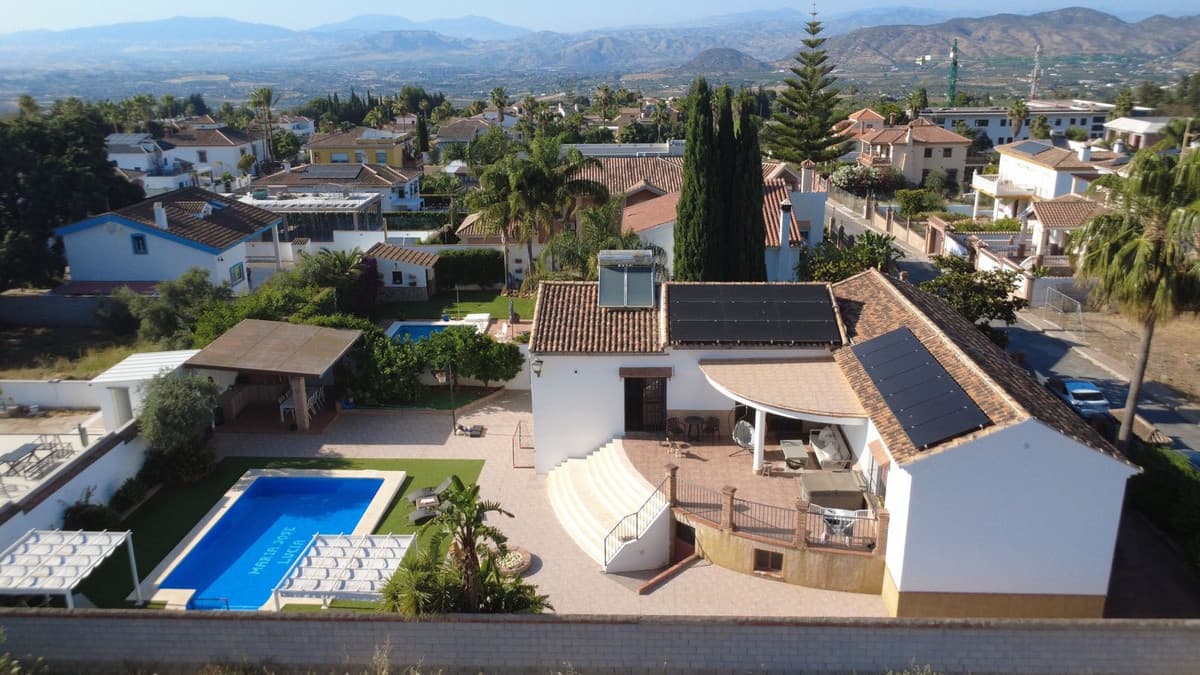 Detached Villa in Alhaurín el Grande — photo 2 of 10