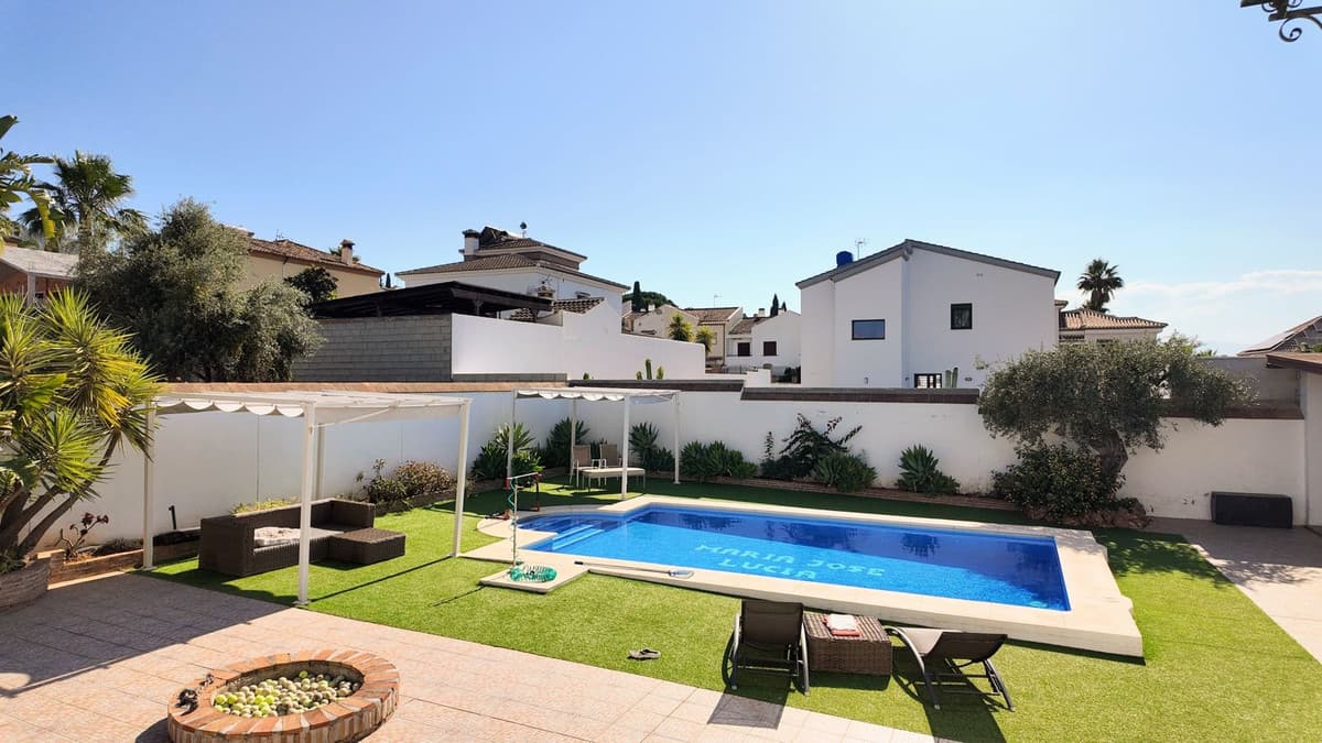 Detached Villa in Alhaurín el Grande — photo 4 of 10