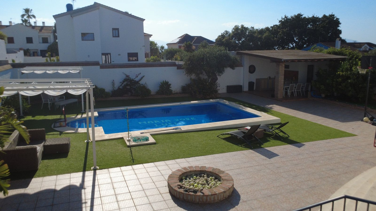 Detached Villa in Alhaurín el Grande — photo 7 of 10