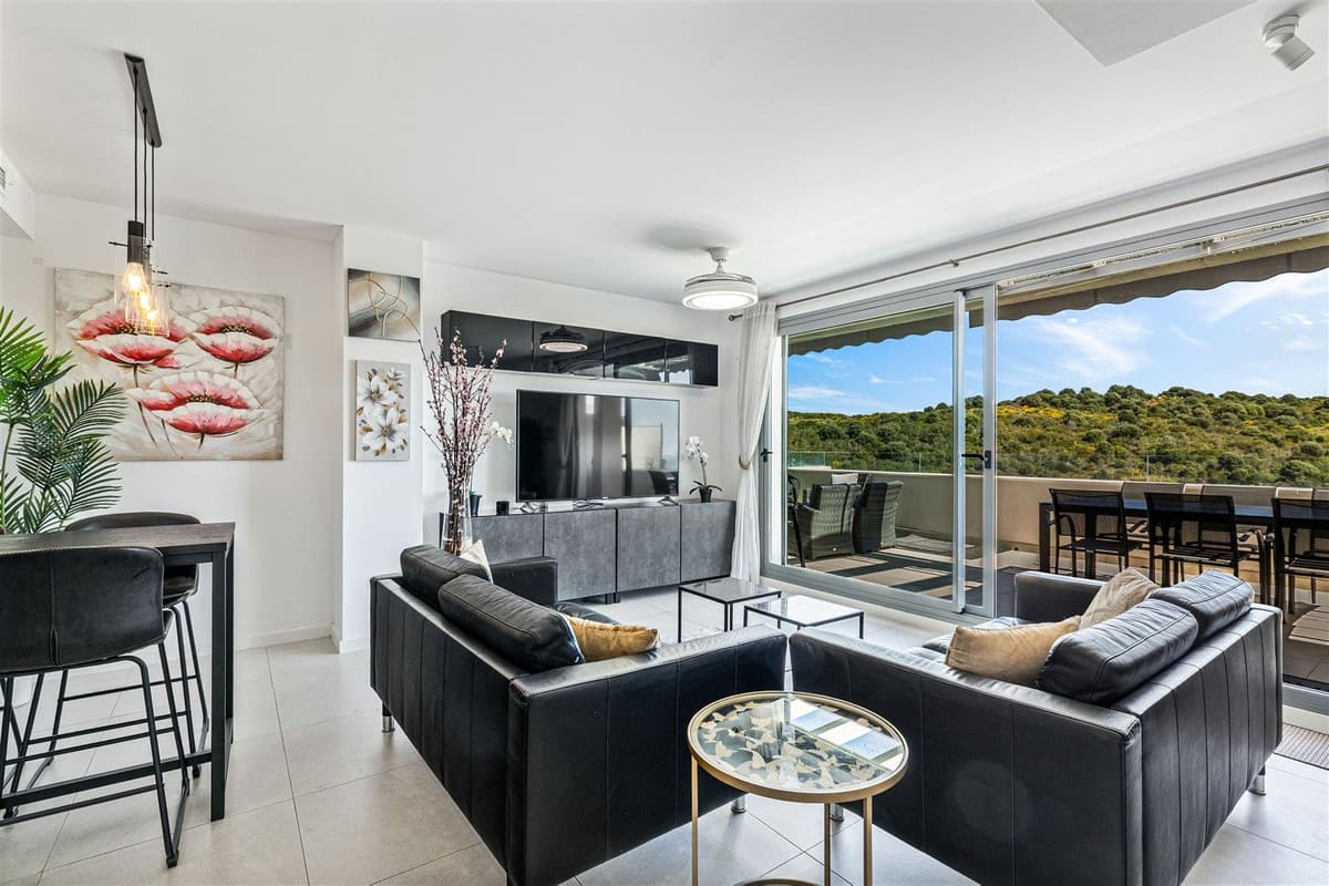 Penthouse Duplex in Estepona — photo 3 of 10