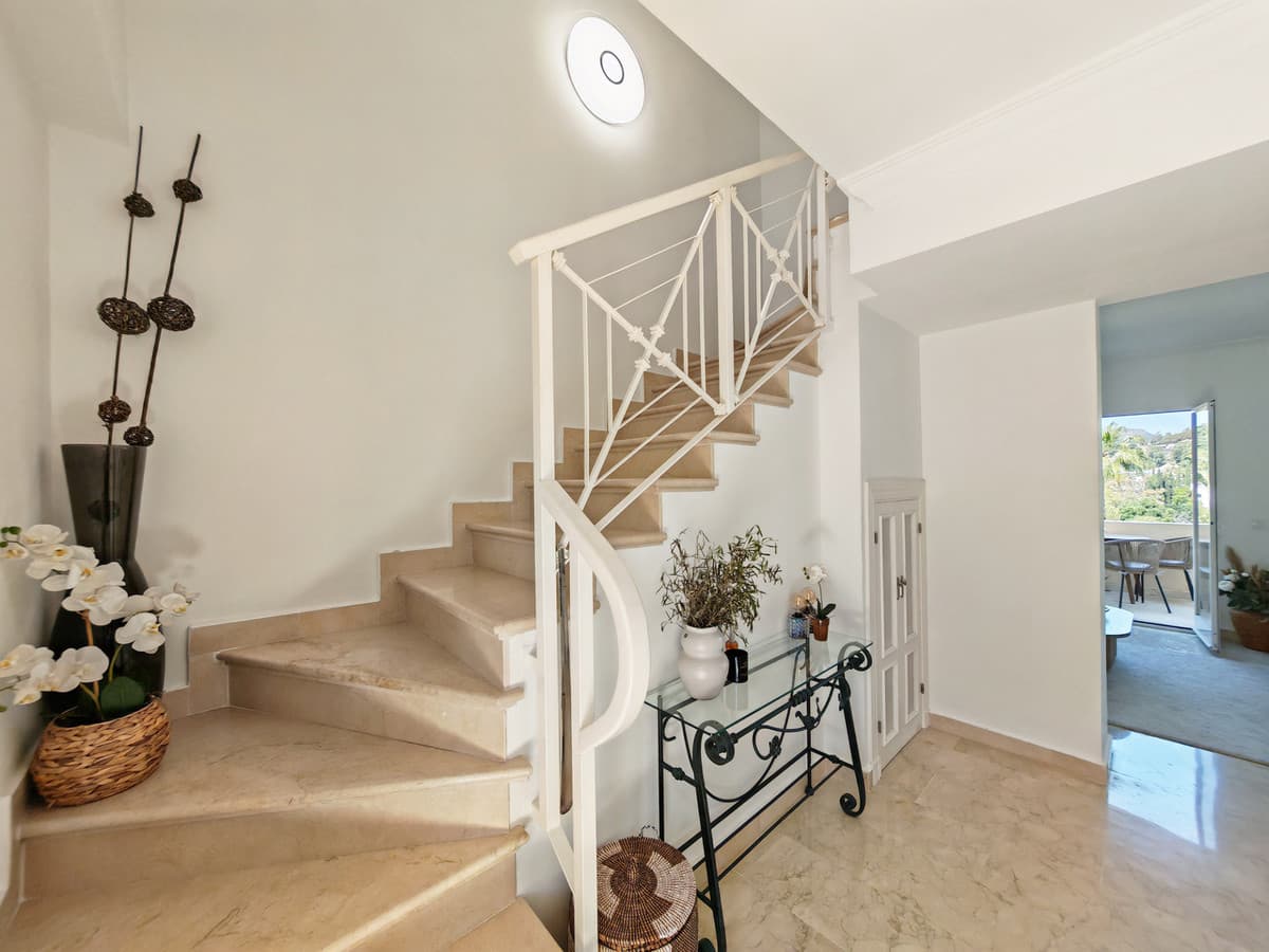 Penthouse Duplex in Benahavís — photo 6 of 10