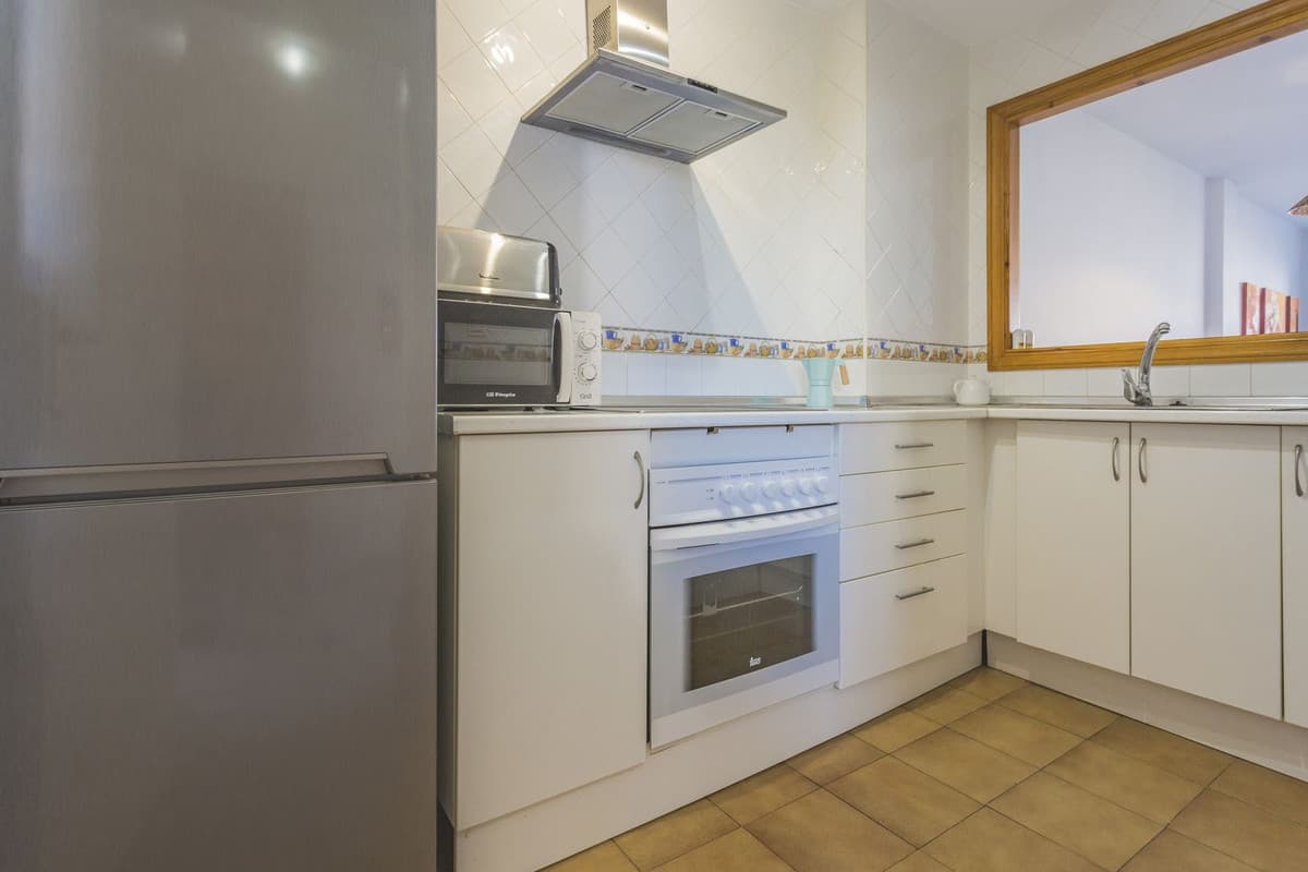 Middle Floor Apartment in Calahonda — photo 5 of 10