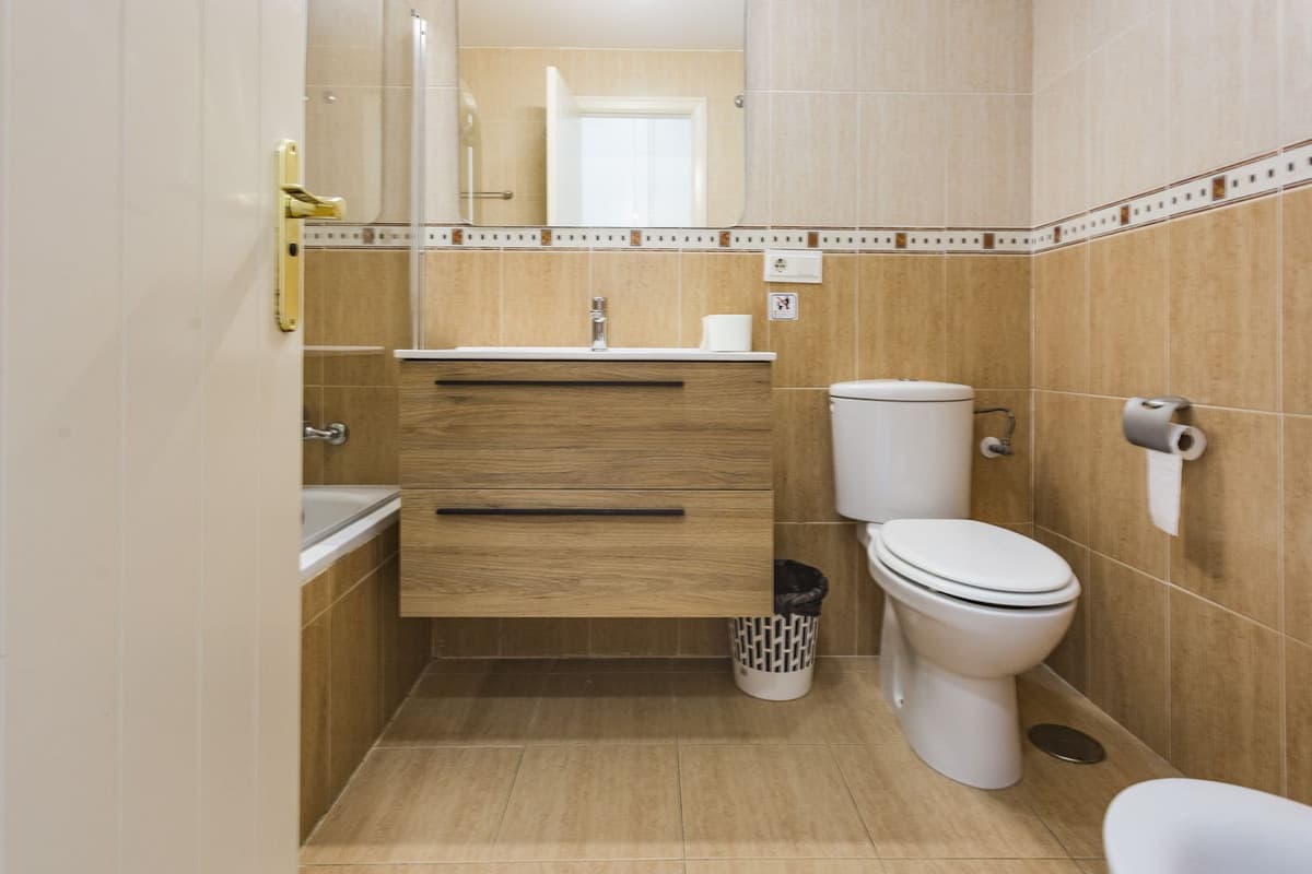 Middle Floor Apartment in Calahonda — photo 8 of 10