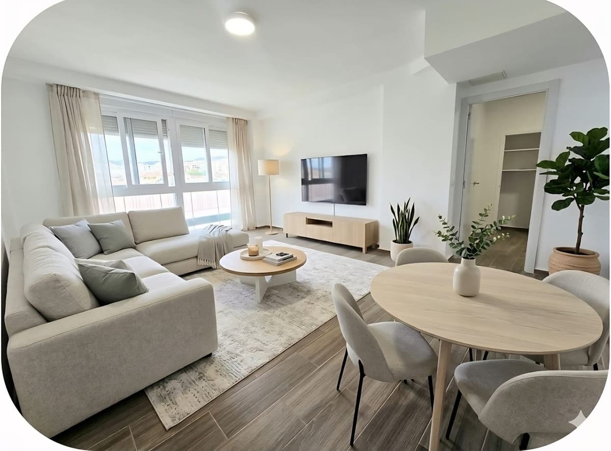 Middle Floor Apartment in Málaga — photo 1 of 10