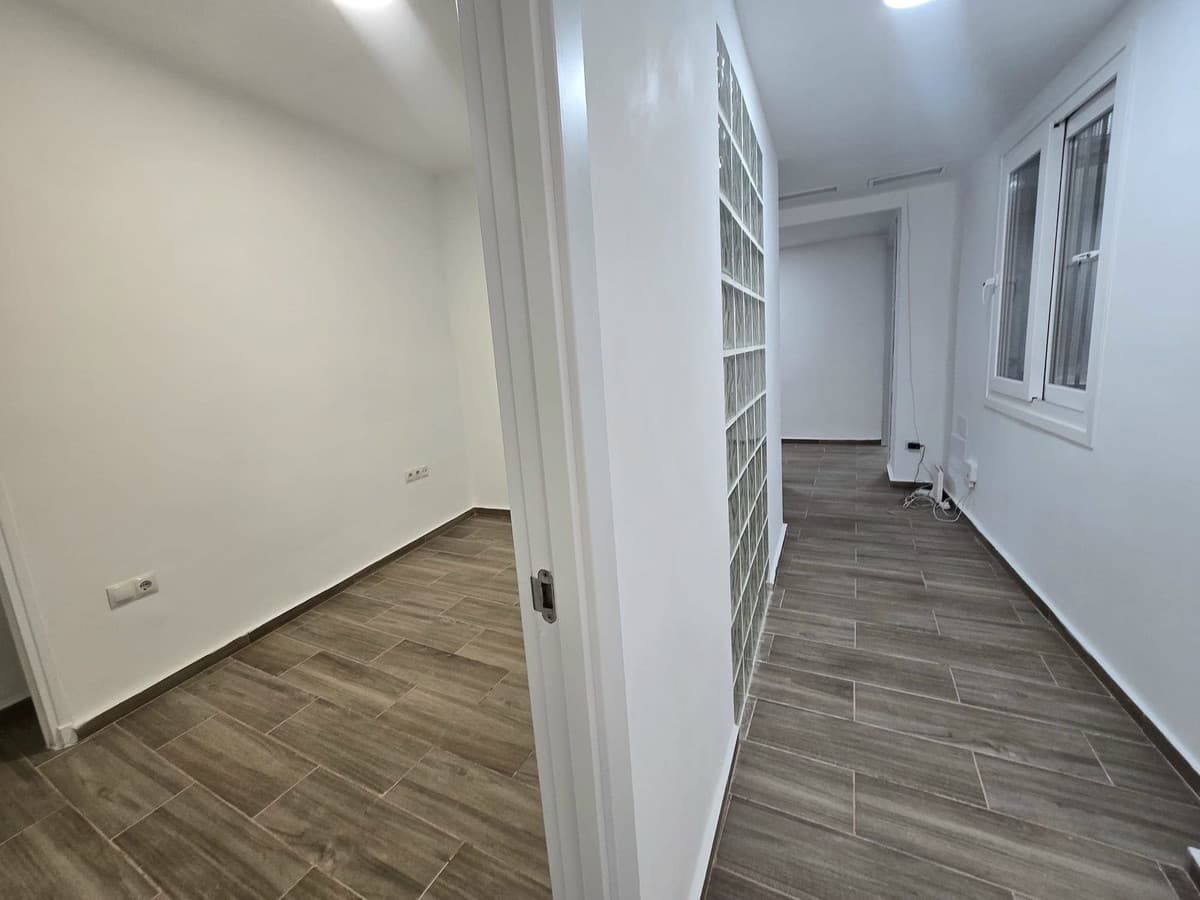 Middle Floor Apartment in Málaga — photo 8 of 10