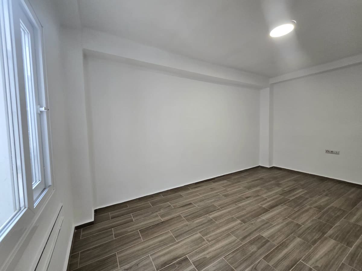 Middle Floor Apartment in Málaga — photo 10 of 10