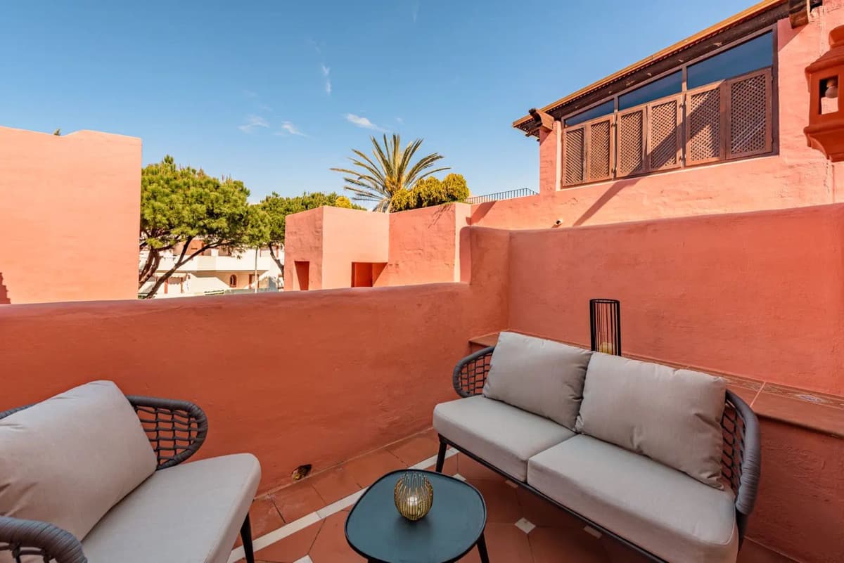 Middle Floor Apartment in Elviria — photo 2 of 10