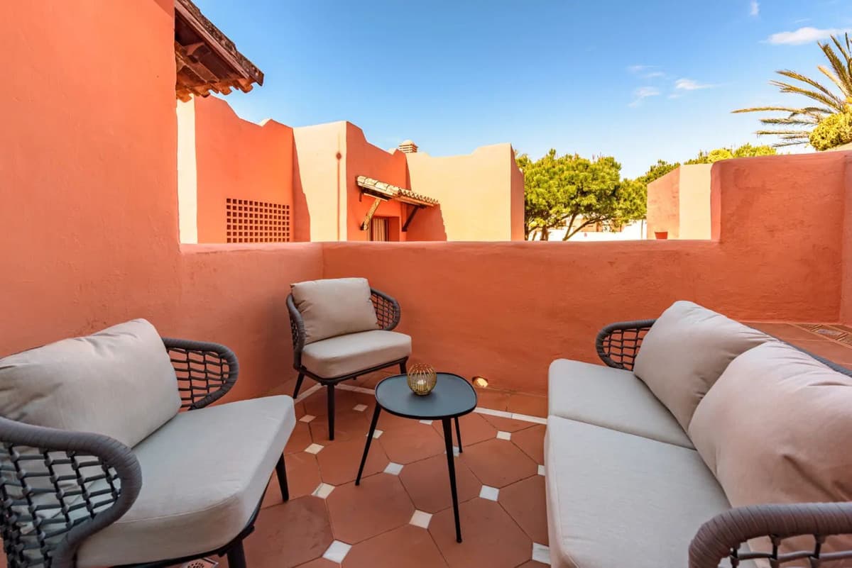 Middle Floor Apartment in Elviria — photo 3 of 10