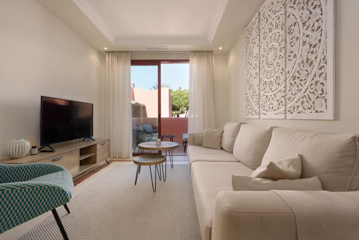 Middle Floor Apartment in Elviria — photo 8 of 10