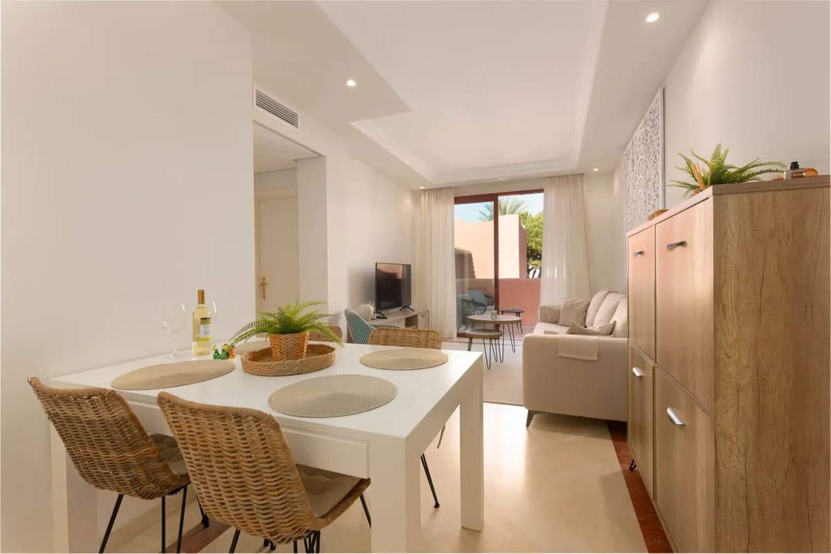 Middle Floor Apartment in Elviria — photo 10 of 10