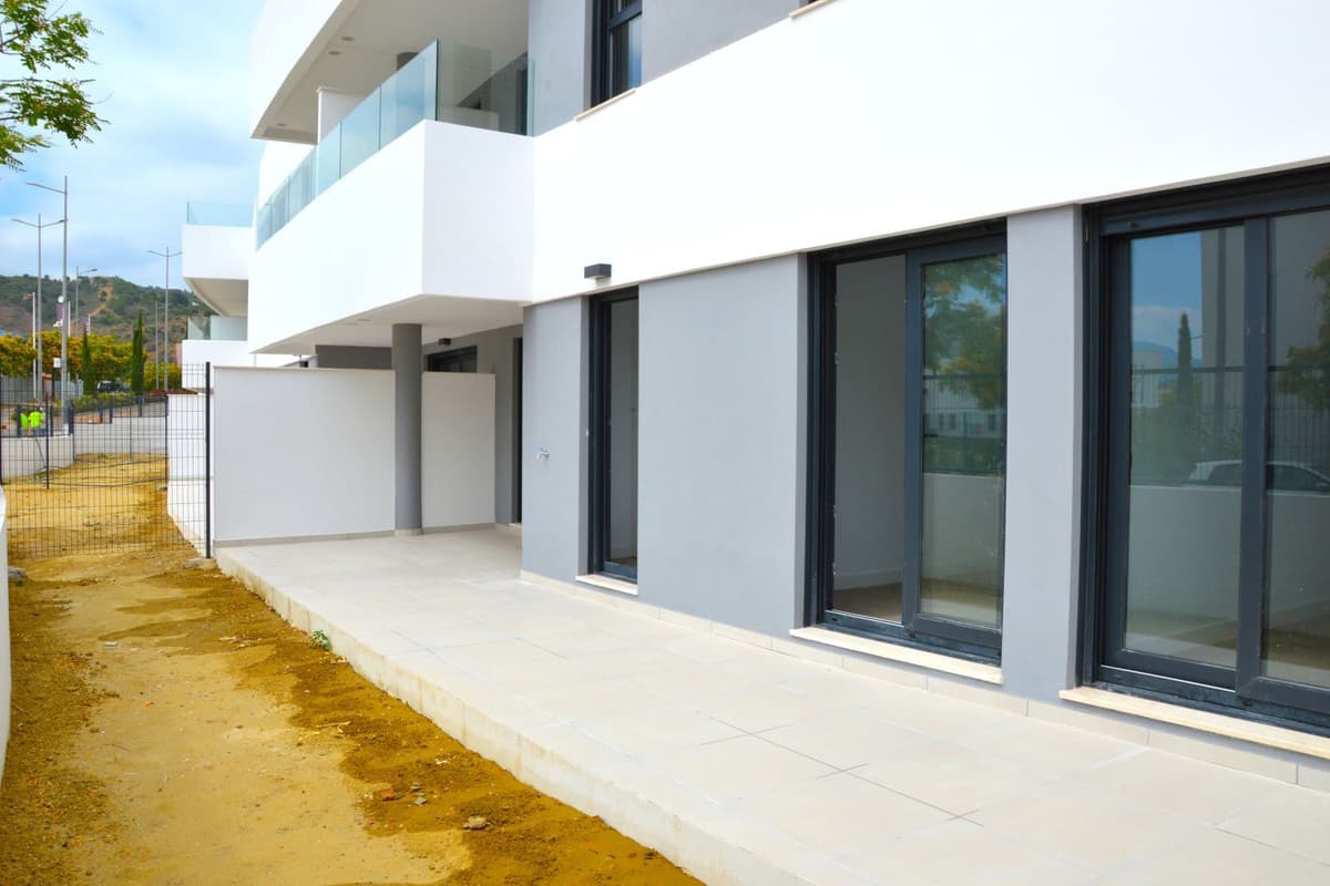 Ground Floor Apartment in Estepona — photo 3 of 10