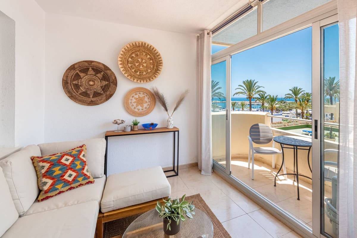 Middle Floor Apartment in Estepona — photo 1 of 10