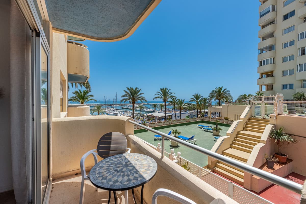 Middle Floor Apartment in Estepona — photo 2 of 10