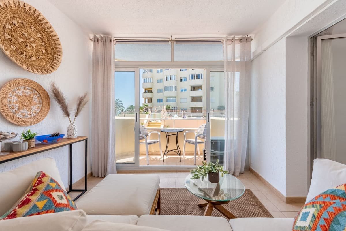 Middle Floor Apartment in Estepona — photo 4 of 10