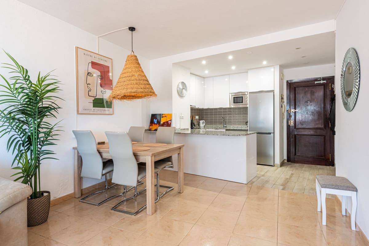 Middle Floor Apartment in Estepona — photo 9 of 10