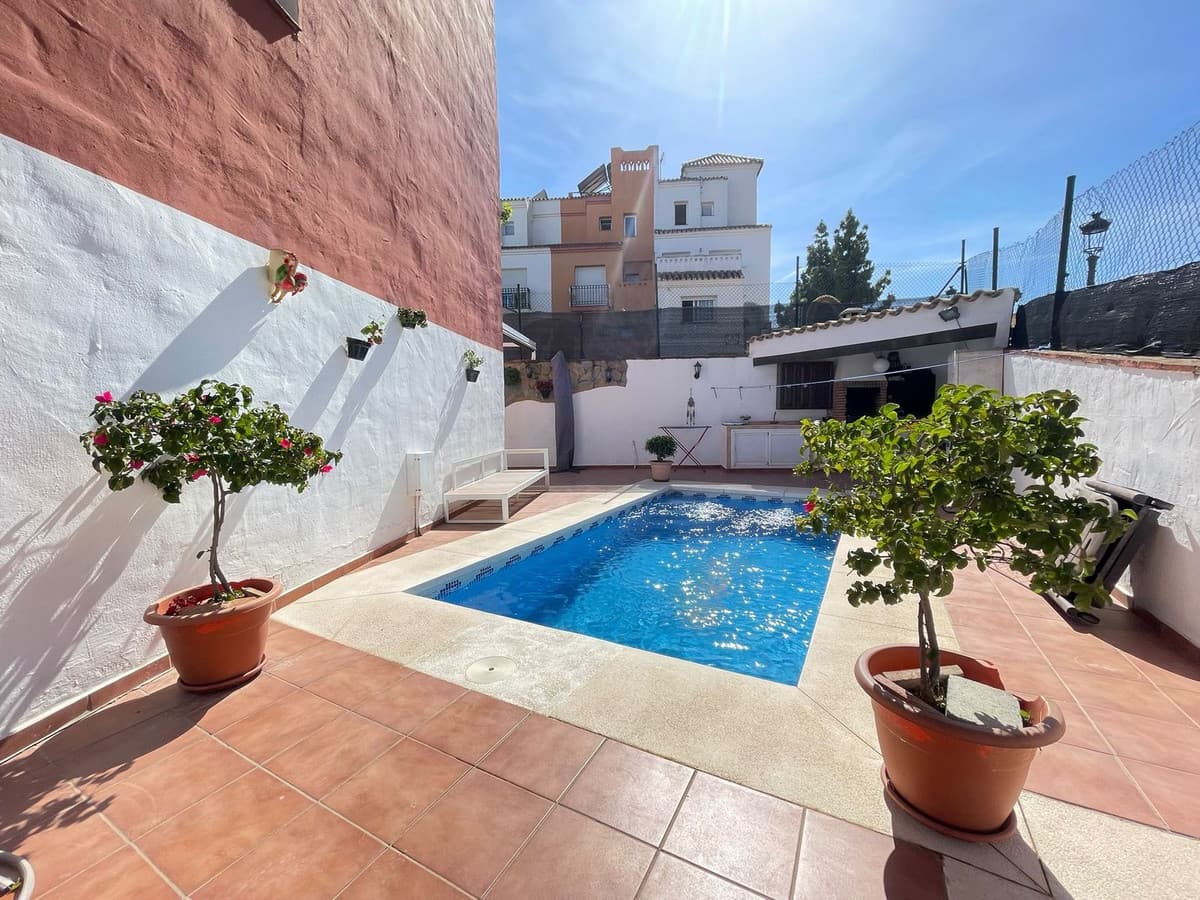 Townhouse in Estepona — photo 2 of 10