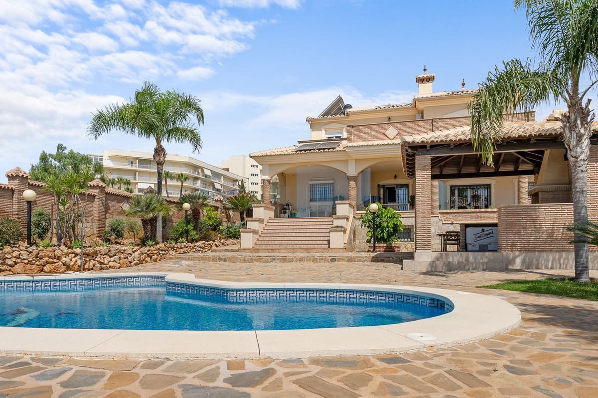 Detached Villa in Torrequebrada — photo 2 of 10