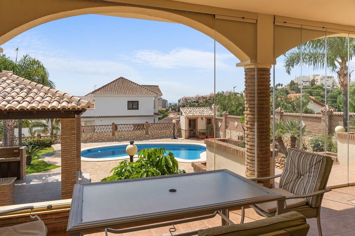 Detached Villa in Torrequebrada — photo 3 of 10