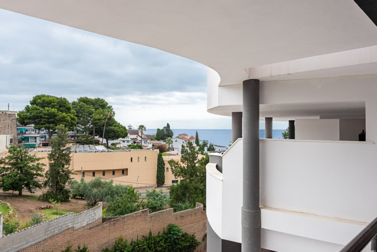 Middle Floor Apartment in Torremolinos — photo 2 of 10