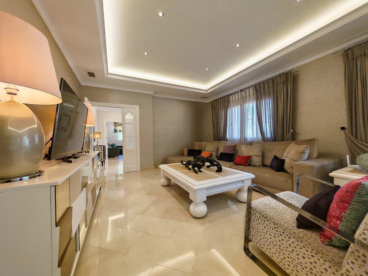 Detached Villa in Elviria — photo 4 of 10