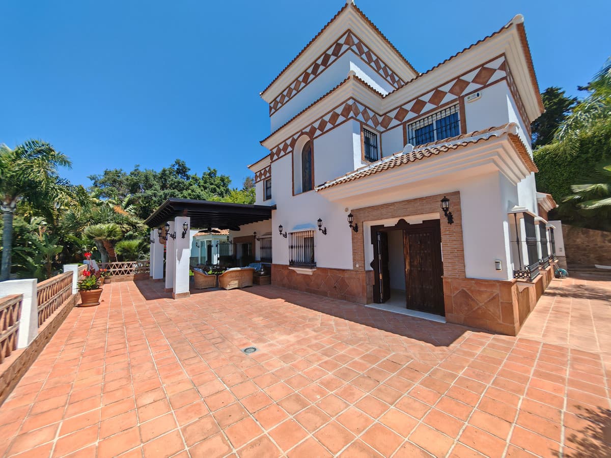 Detached Villa in Elviria — photo 10 of 10