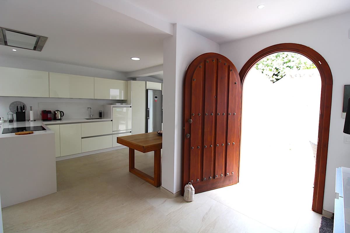 Semi-Detached House in Aloha — photo 3 of 10