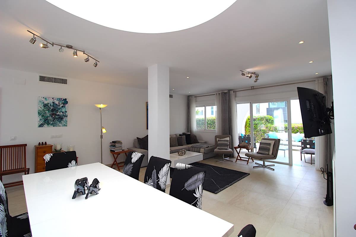 Semi-Detached House in Aloha — photo 5 of 10