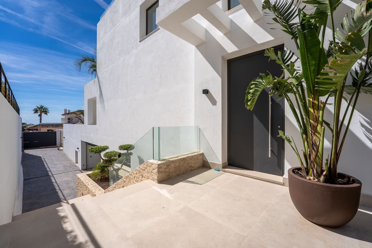 Detached Villa in Higueron — photo 9 of 10