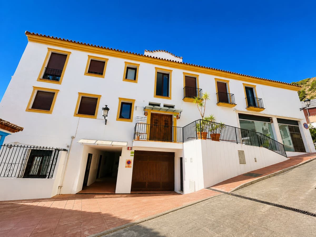 Top Floor Apartment in Benahavís — photo 1 of 10