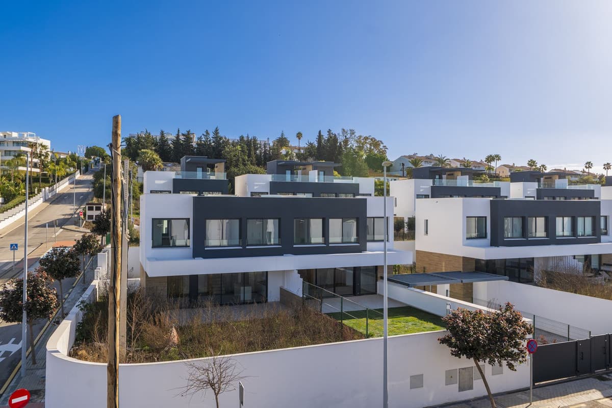Detached Villa in Estepona — photo 1 of 10