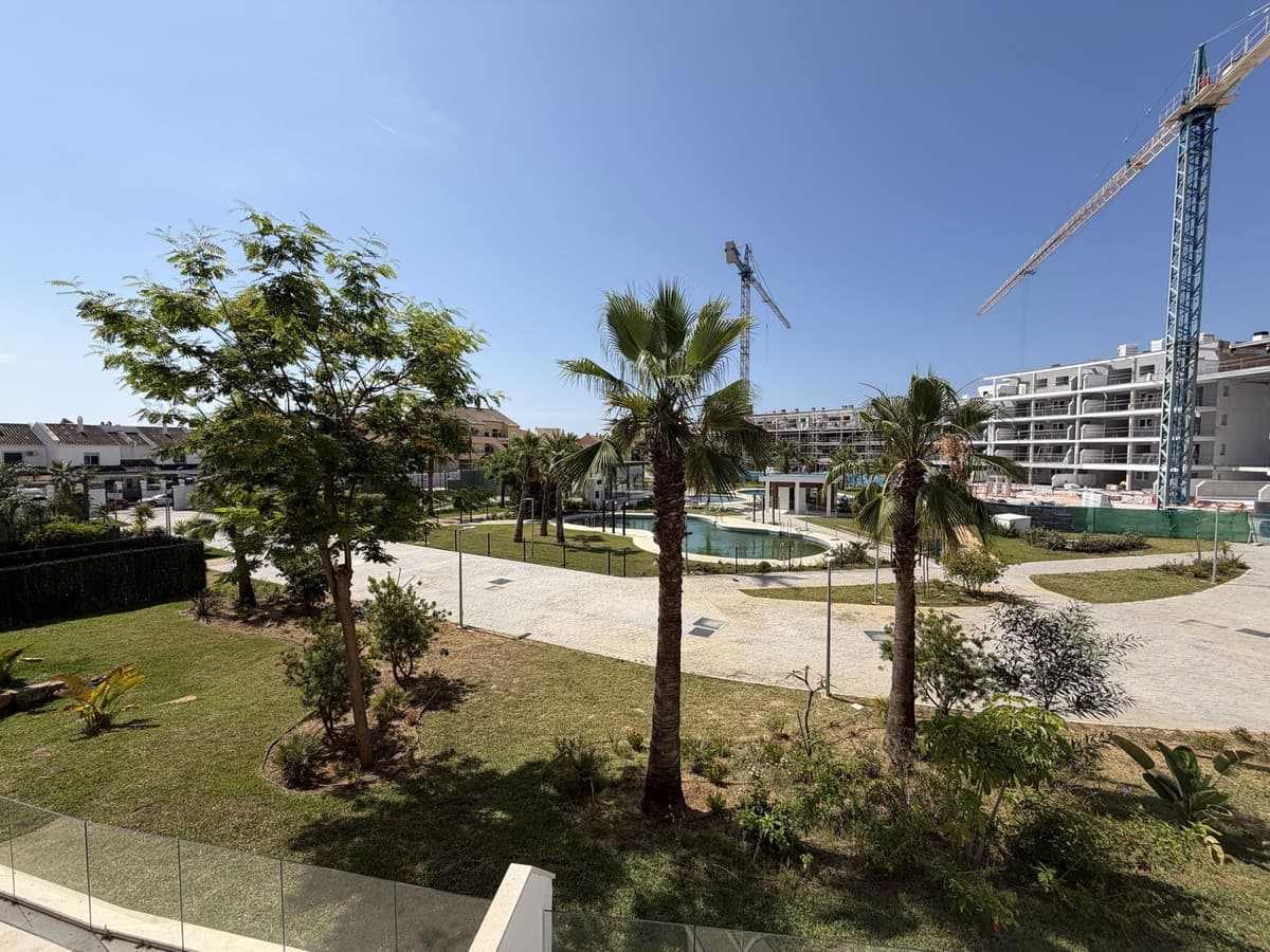 Middle Floor Apartment in La Duquesa — photo 3 of 10