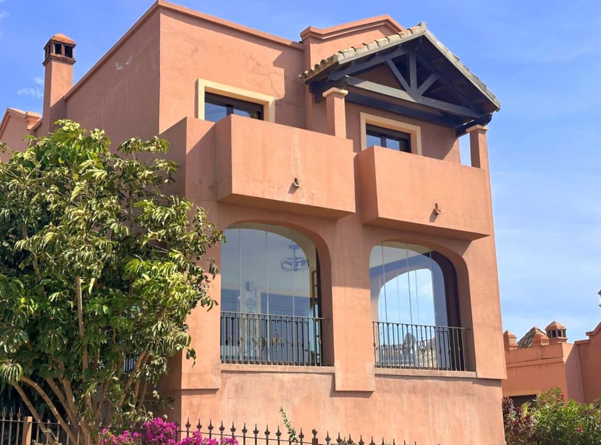 Semi-Detached House in Estepona — photo 1 of 10