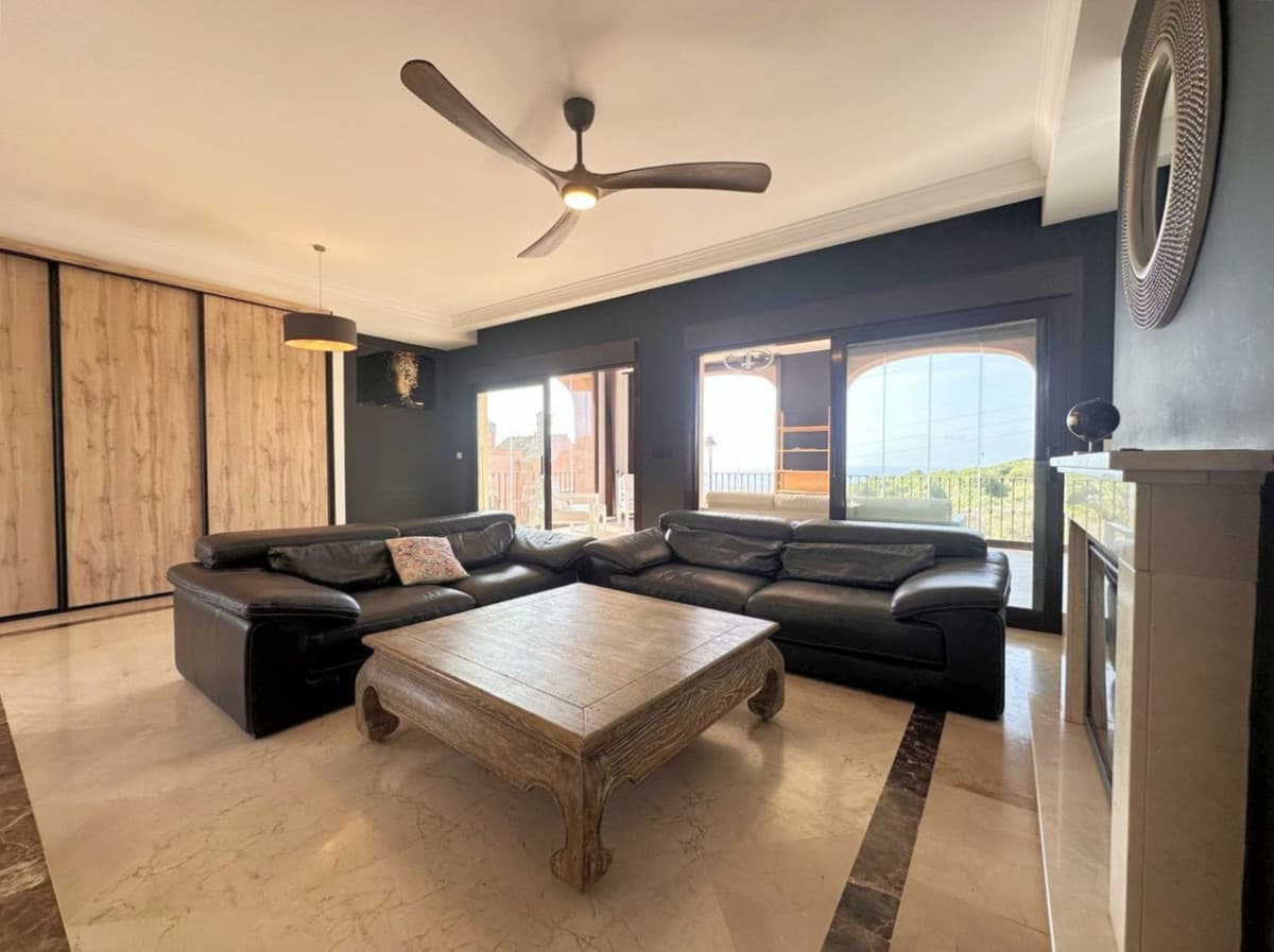 Semi-Detached House in Estepona — photo 3 of 10